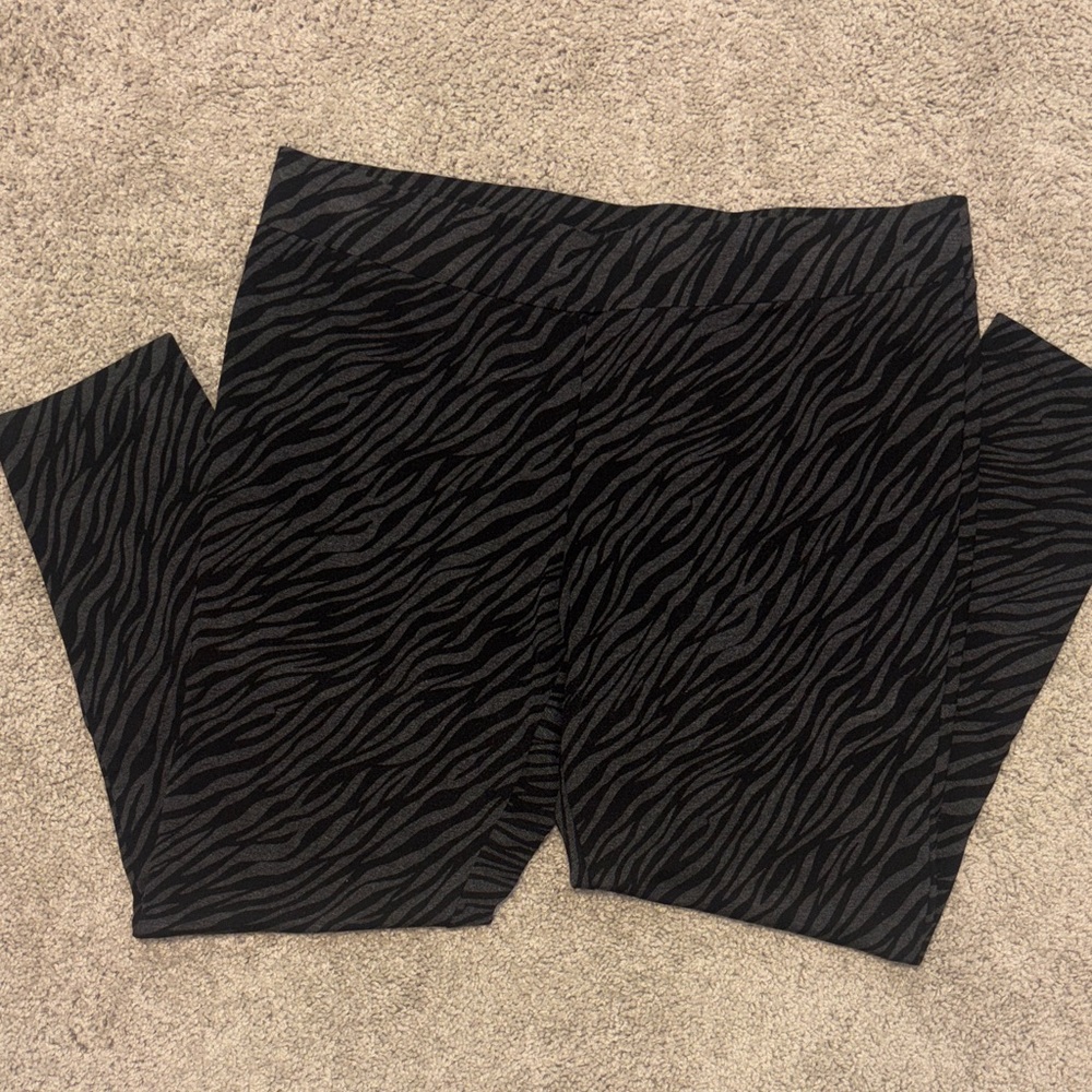 Joan Vass Black Zebra Print Leggings
